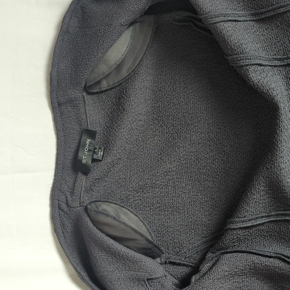 ST. JOHN Collection Luxury Charcoal Knit Blazer & Silk Camisole Set - Picture 11 of 15